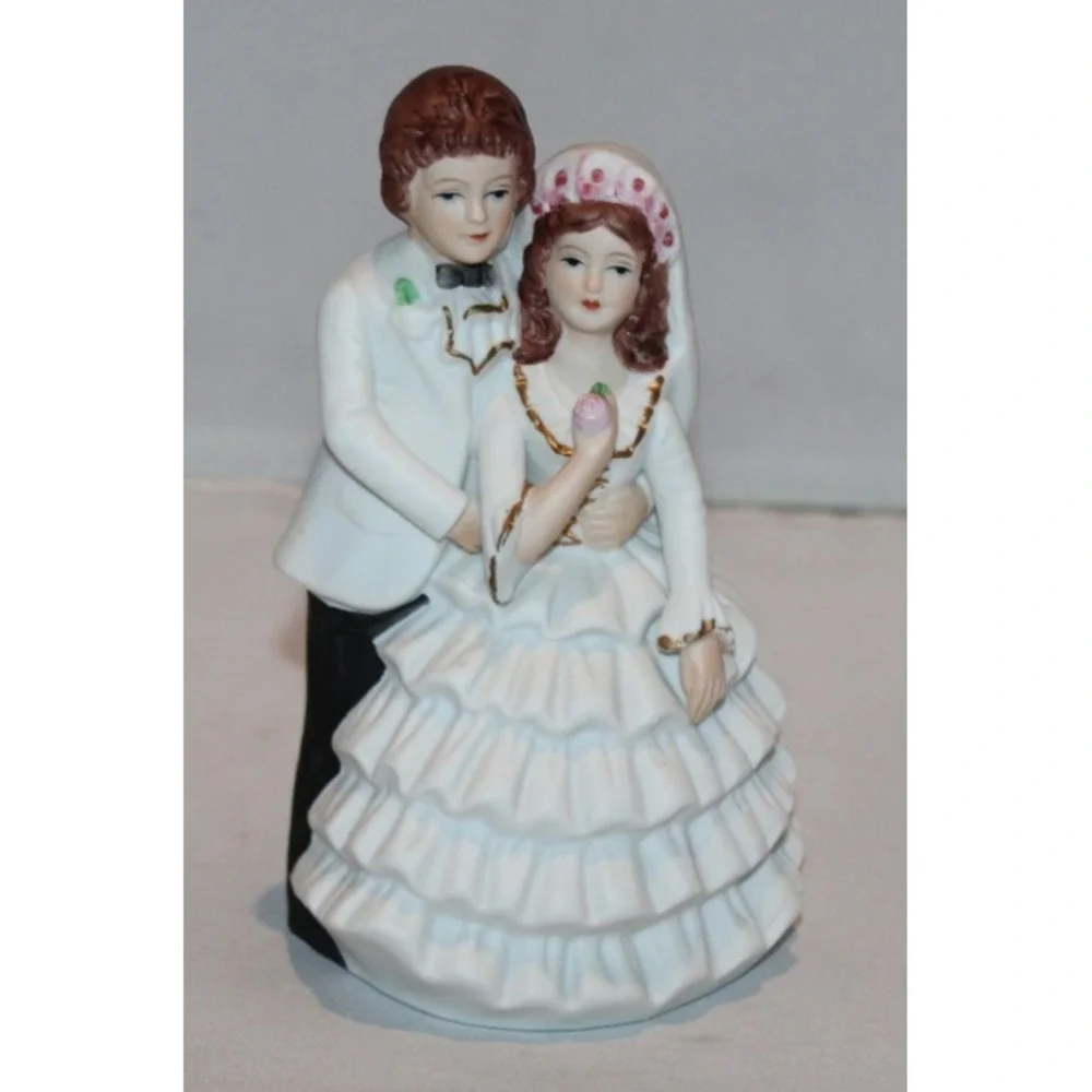 vintage porcelain bride & groom wedding cake topper figurine frills ruffles